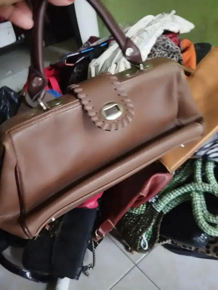 Tas branded dan lainnya obral obral