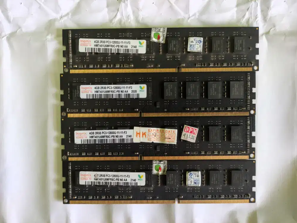 RAM SKYHYNIX 4GB DDR3 12800 DAN HARDISK 3,5 SEAGATE PIPELINE 500GB