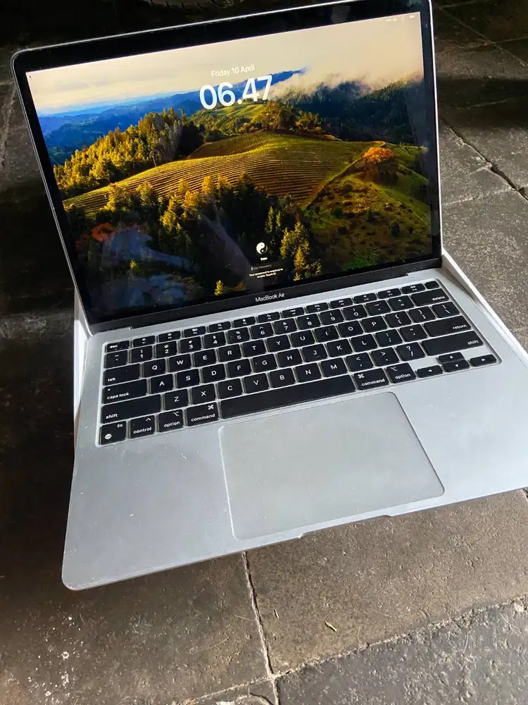 Macbook Air M1 Silver 8/256 MURAH