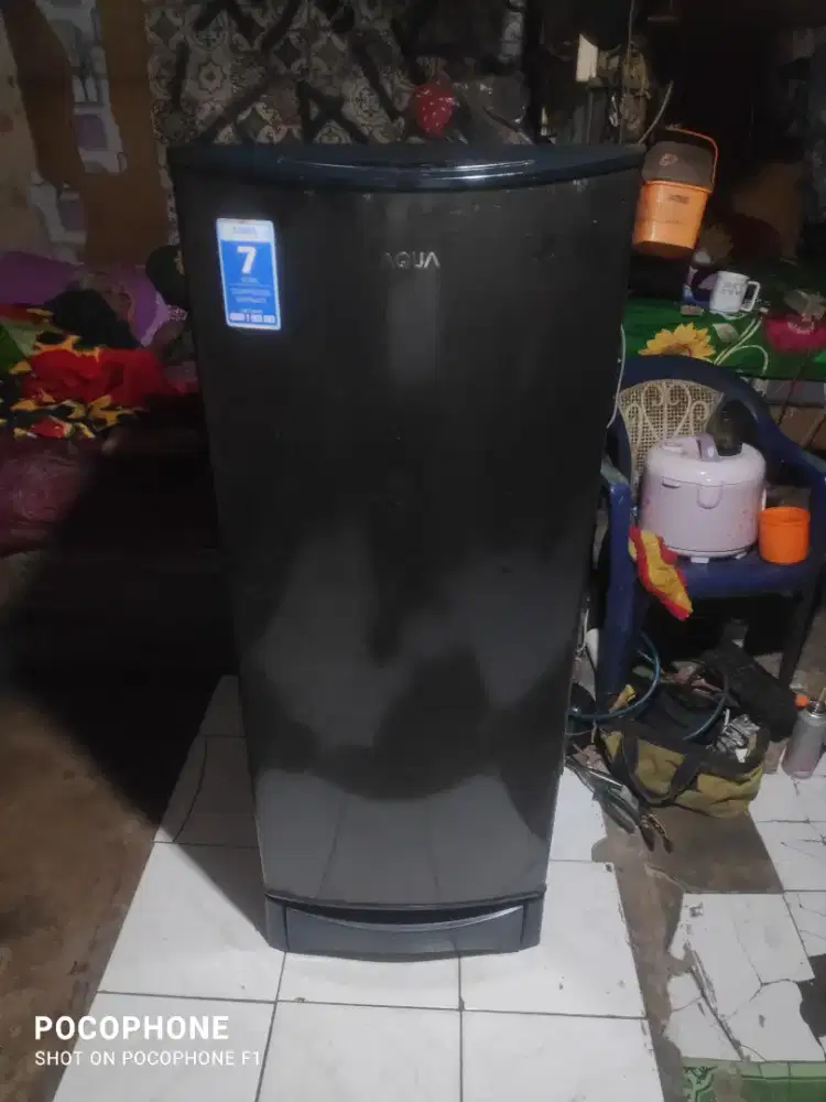 Kulkas merk Aqua