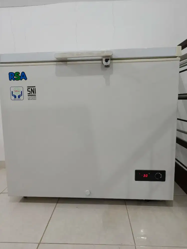 Freezer RSA CF 220 Hanya dipake Setahun