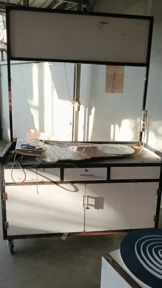 Dijual Cepat! Gerobak Usaha 9 Bulan Pakai – Masih Bagus Banget