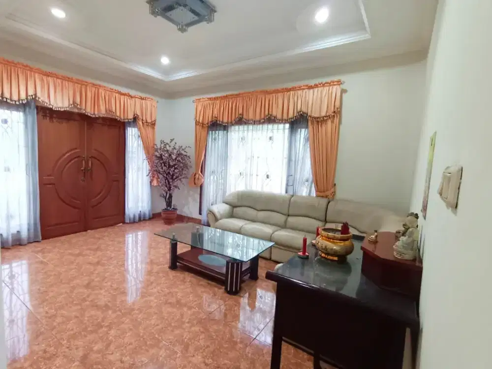 Rumah Hoek Muara Karang Siap Huni Dekat Pusat Perbelanjaan