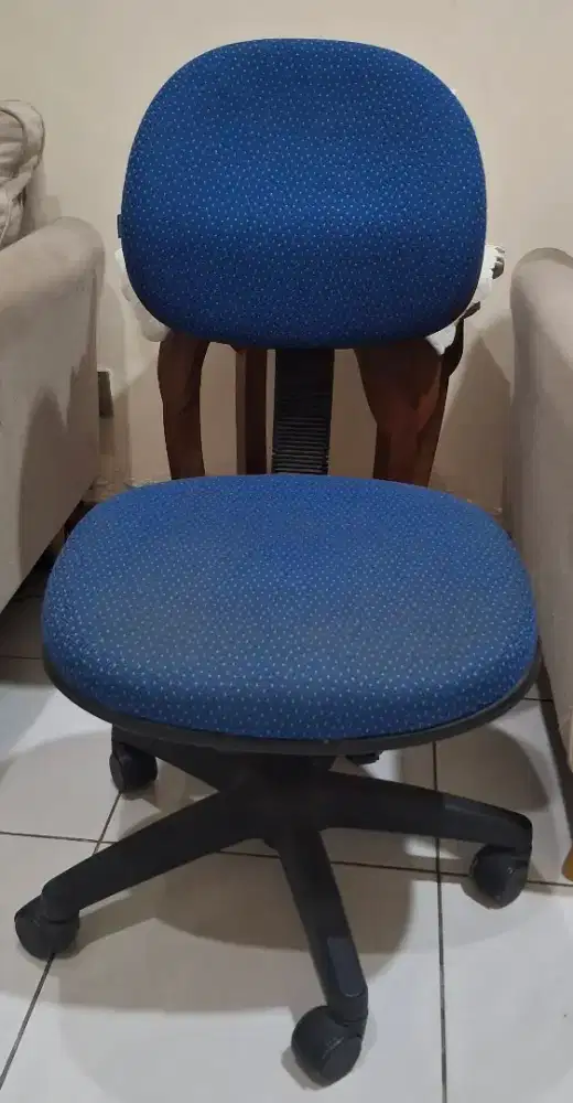 Kursi duduk pegawai.