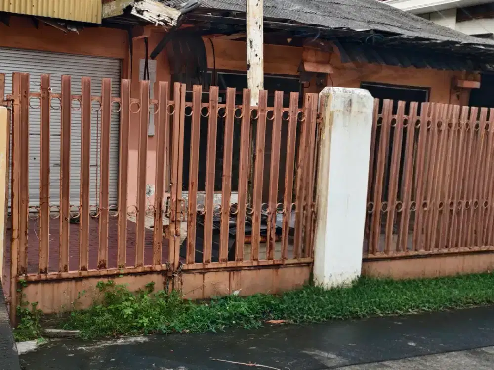 Rumah Tua Hitung Tanah Dalam Komplek Pluit