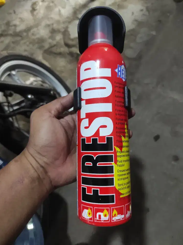 Apar alat pemadam api kebakaran mobil motor