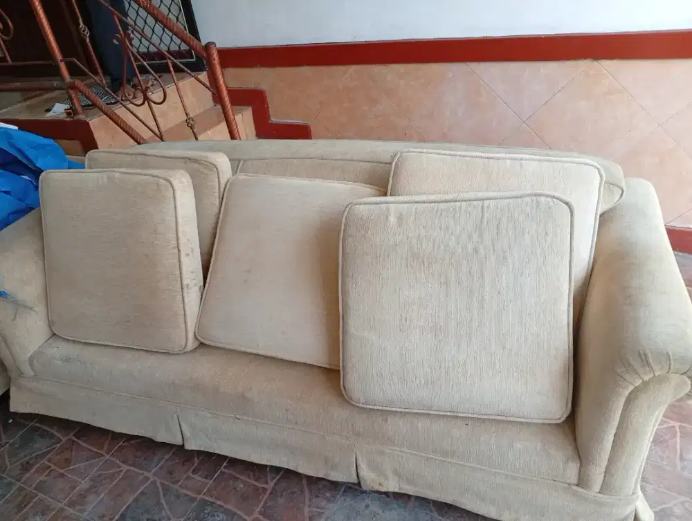 Di jual sofa 3 set