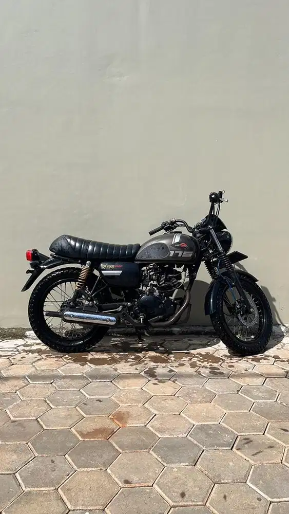 Kawasaki W175 cafe gray 2019 british