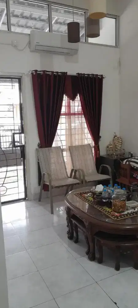 Dikontrakan rumah pribadi dengan isinya