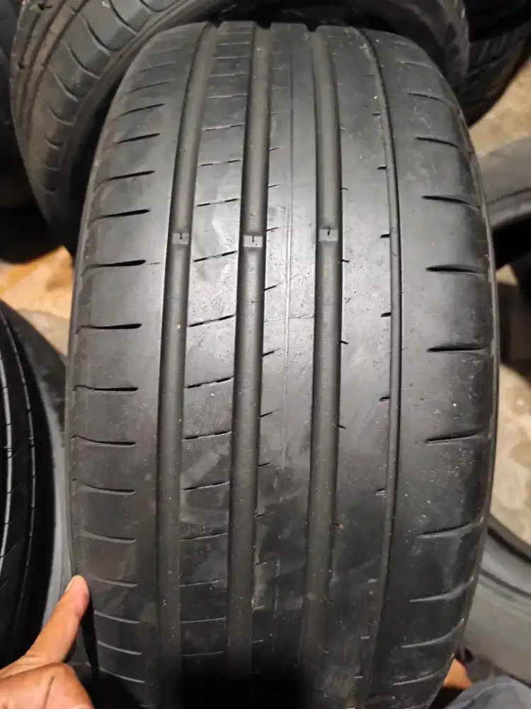 Yokohama advan 235 50 R19