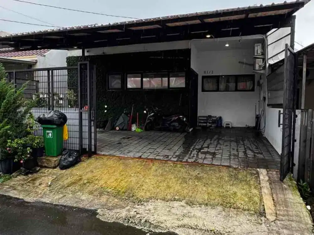 Rumah Mewah Style Old Money Dekat Tol Jelupang – Semi Furnish , Siap Huni!