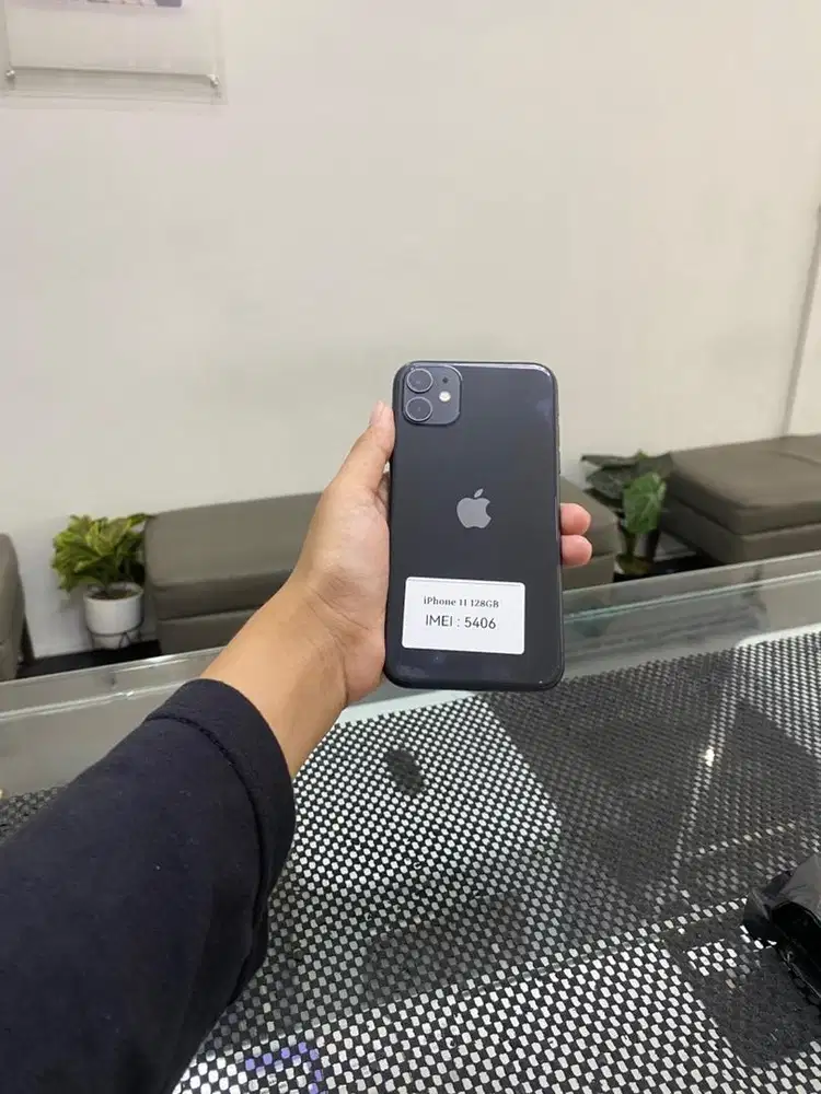 IPHONE 11 128GB FULLSET NOMINUS MENERIMA TT/KREDIT