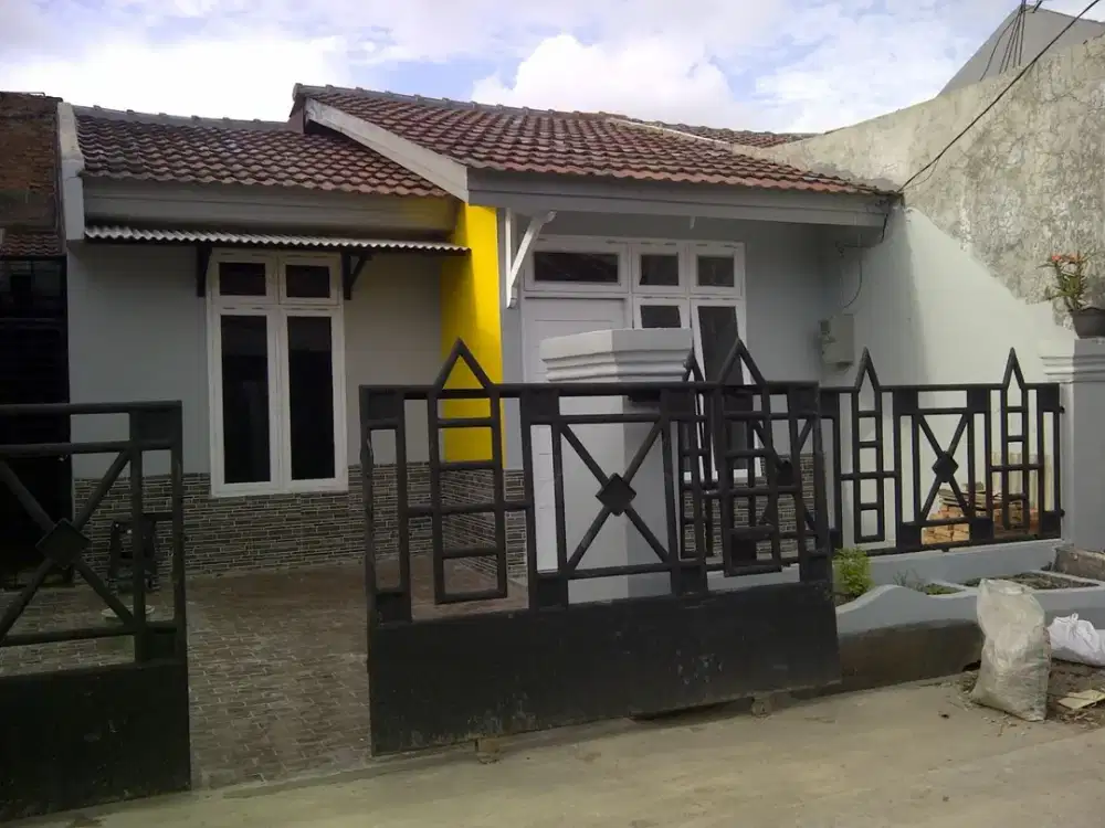 Dijual Cepat Rumah Dekat Pasar di Harapan Indah, Bekasi