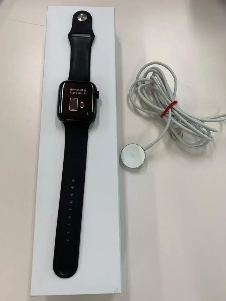 Iwatch apple watch SE gen 2 Black 44mm ex inter