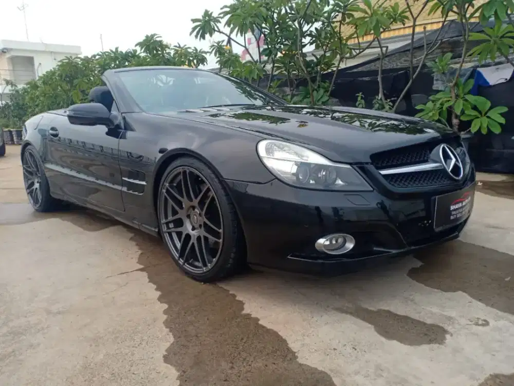 SL300 Grand Edition 2011 nik 2010 black on black Vr 20 odo 35 rb