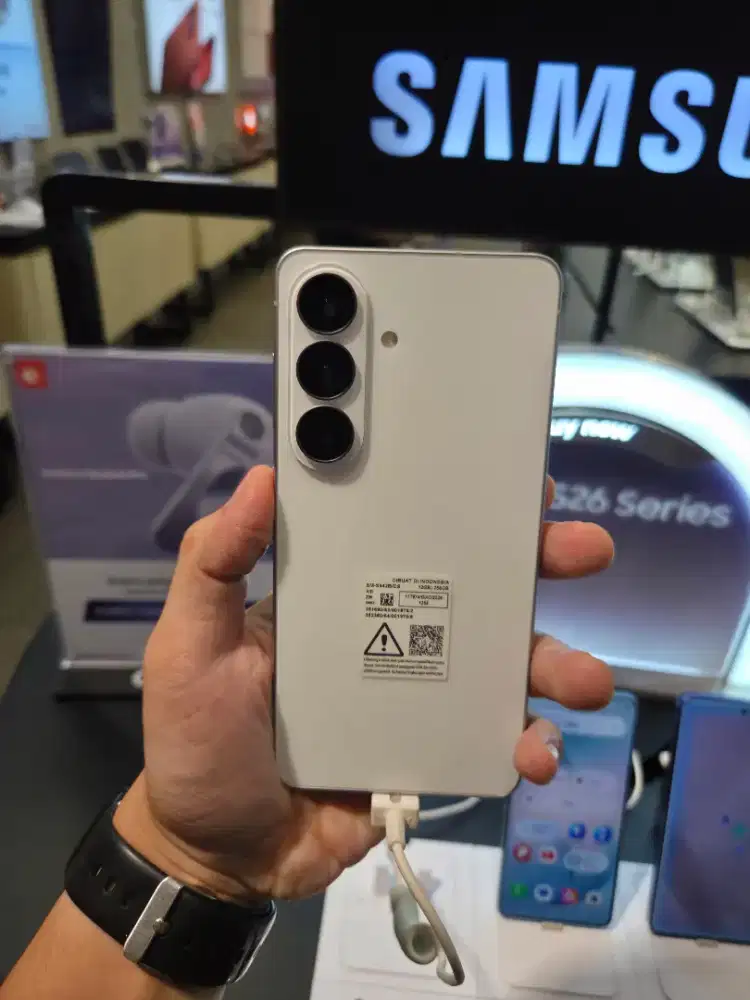 NEW SAMSUNG GALAXY S26