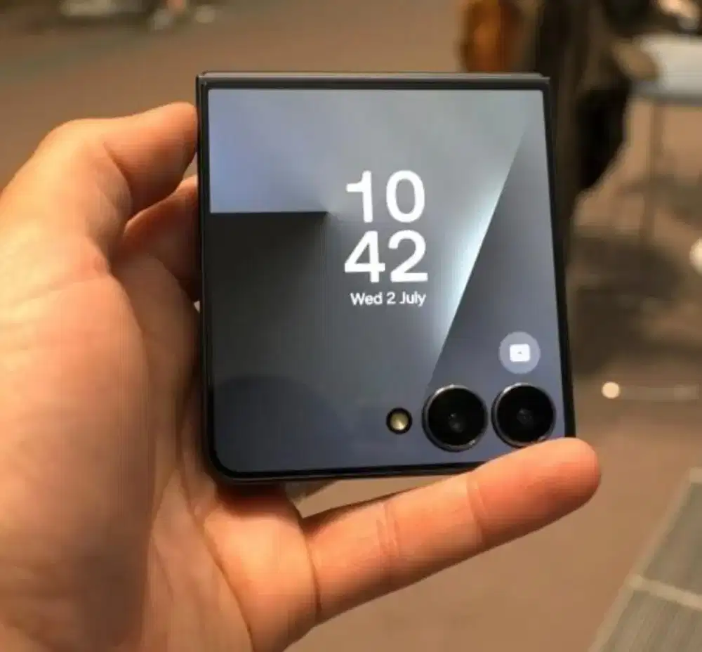 Samsung Galaxy Z Flip 7 – Mulus, Garansi Aktif!