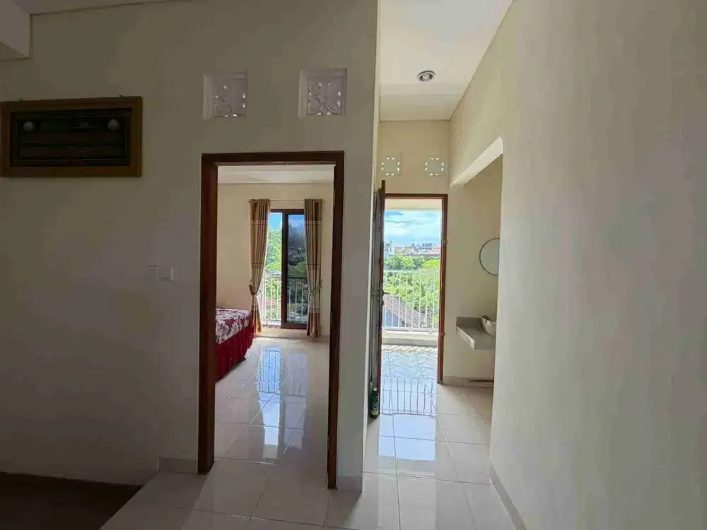 DISEWAKAN RUMAH MODERN 2 LANTAI DI UNGASAN