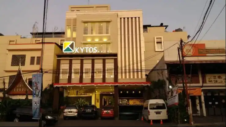 Dijual Hotel Bintang 3 di Kawasan Mainroad Setiabudi - Bandung