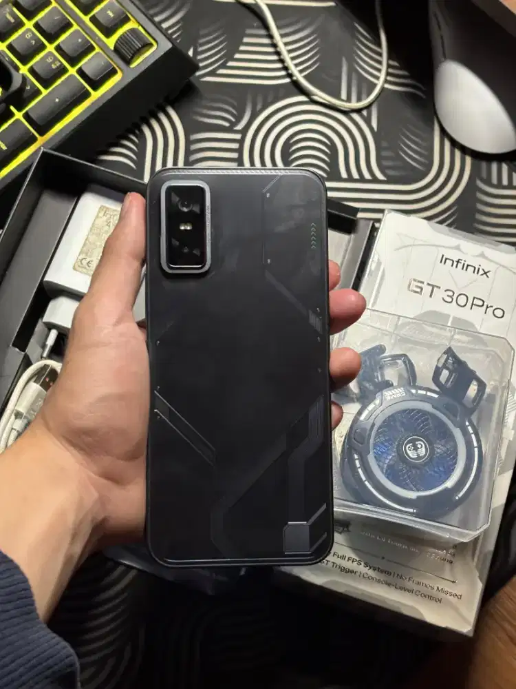 INFINIX GT 30 PRO 8/256 + FAN COOLER FS 18 AI