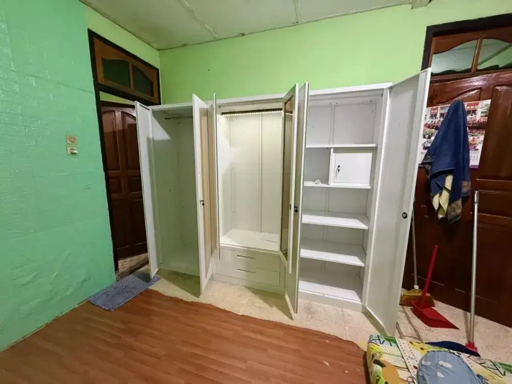 Dijual lemari pakaian full plat besi 6 pintu