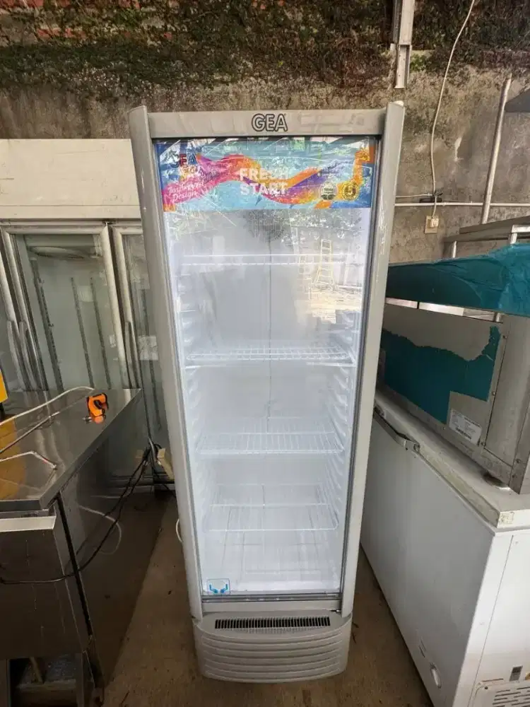 Showcase GEA EXPO-37FR 1 pintu
Kapasitas 290L

Mulus, Mesin ori