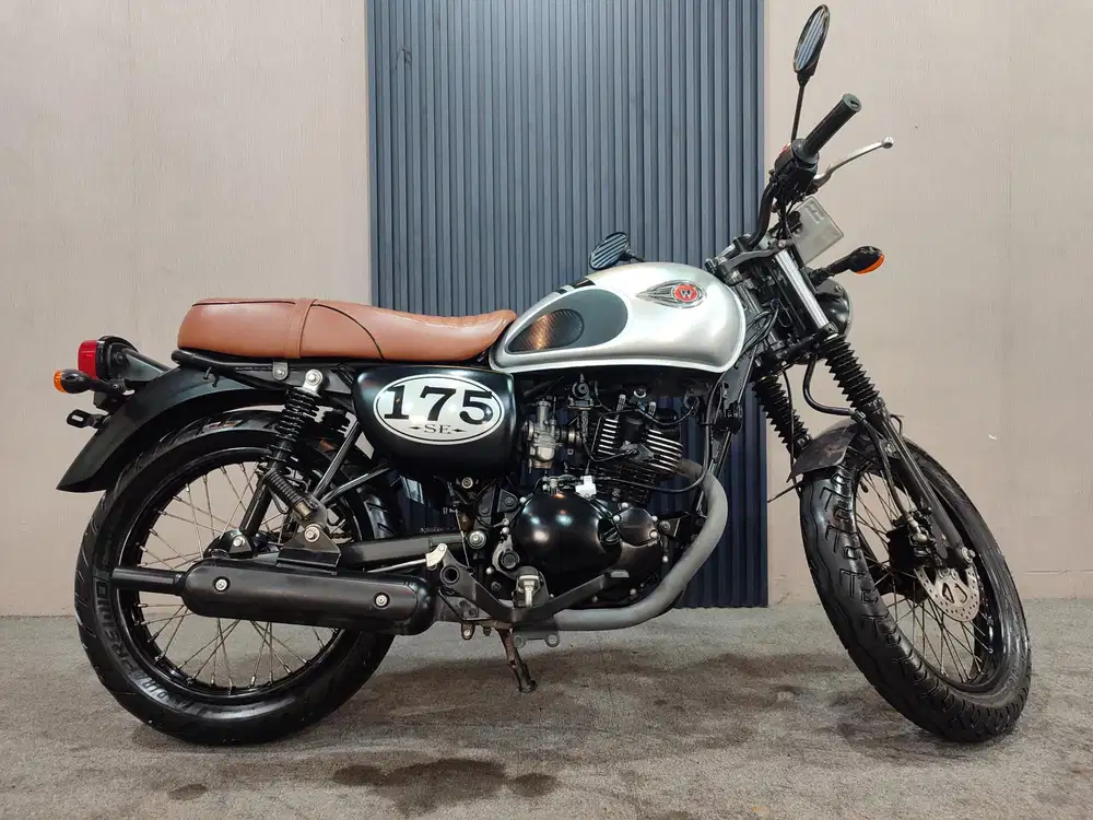 Kawasaki W175 silver 2018 SE istimewa mulus terawat siap pakai...