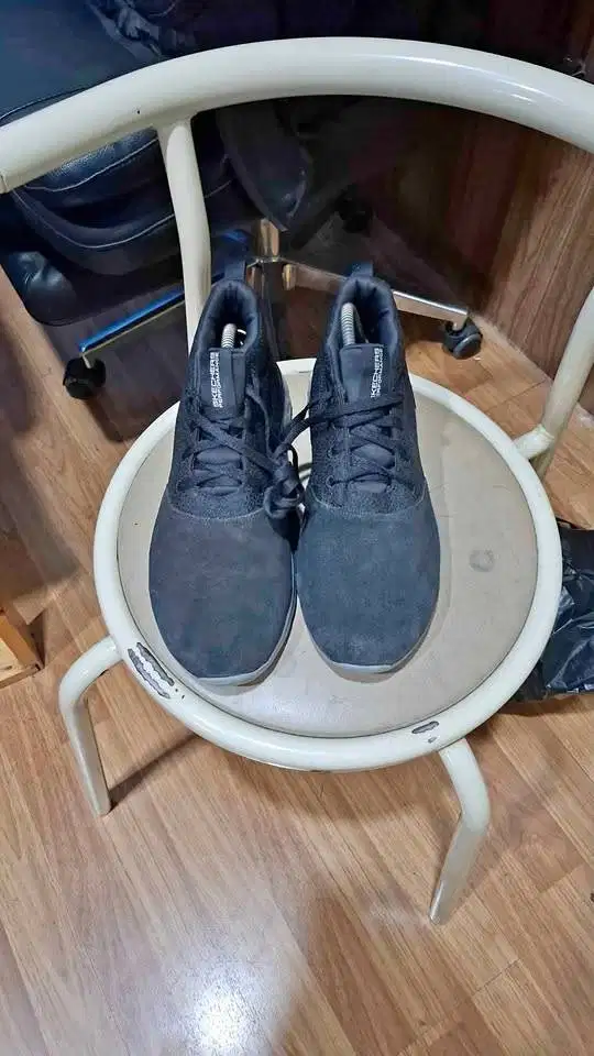 Sepatu scatcher hitam