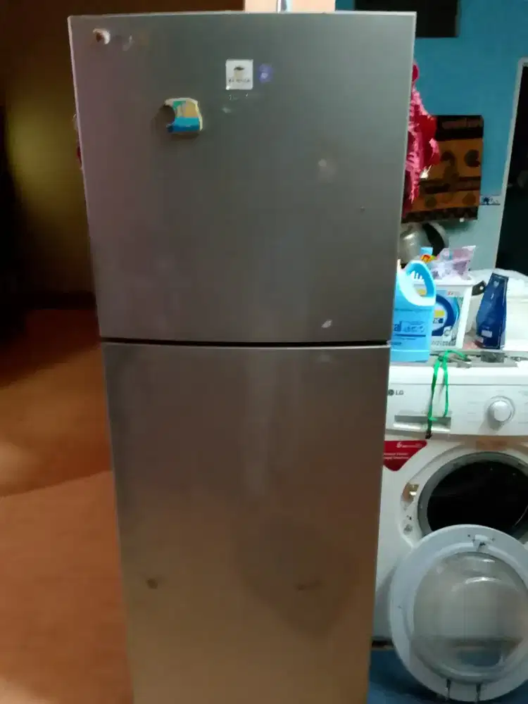 Dijual murah Kulkas 2 pintu merk Elektrolux