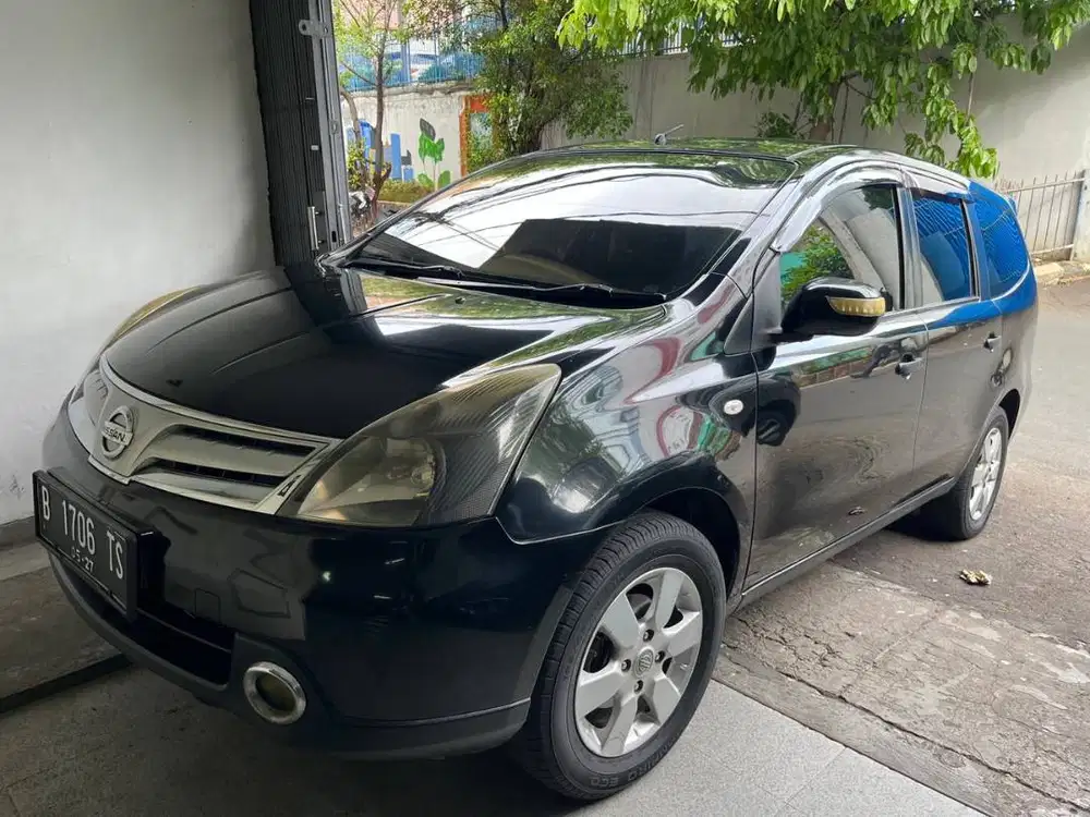Nissan Grand Livina (2012)