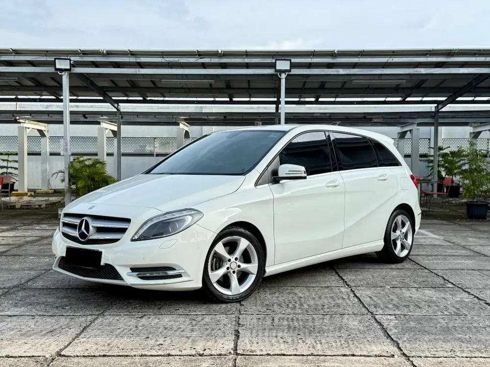 (LOW KM 37RB) MERCEDES BENZ B200 SPORT 2014