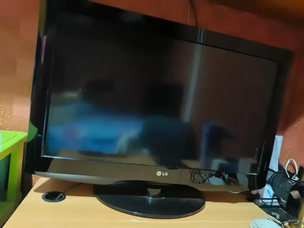 TV Sharp 40 inci no indroid ada 3 TV nego