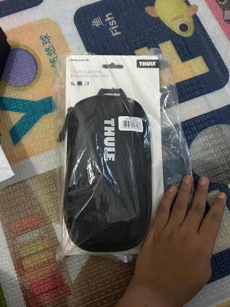Thule branded Penyimpanan powerbank, kabel data dan lainnya