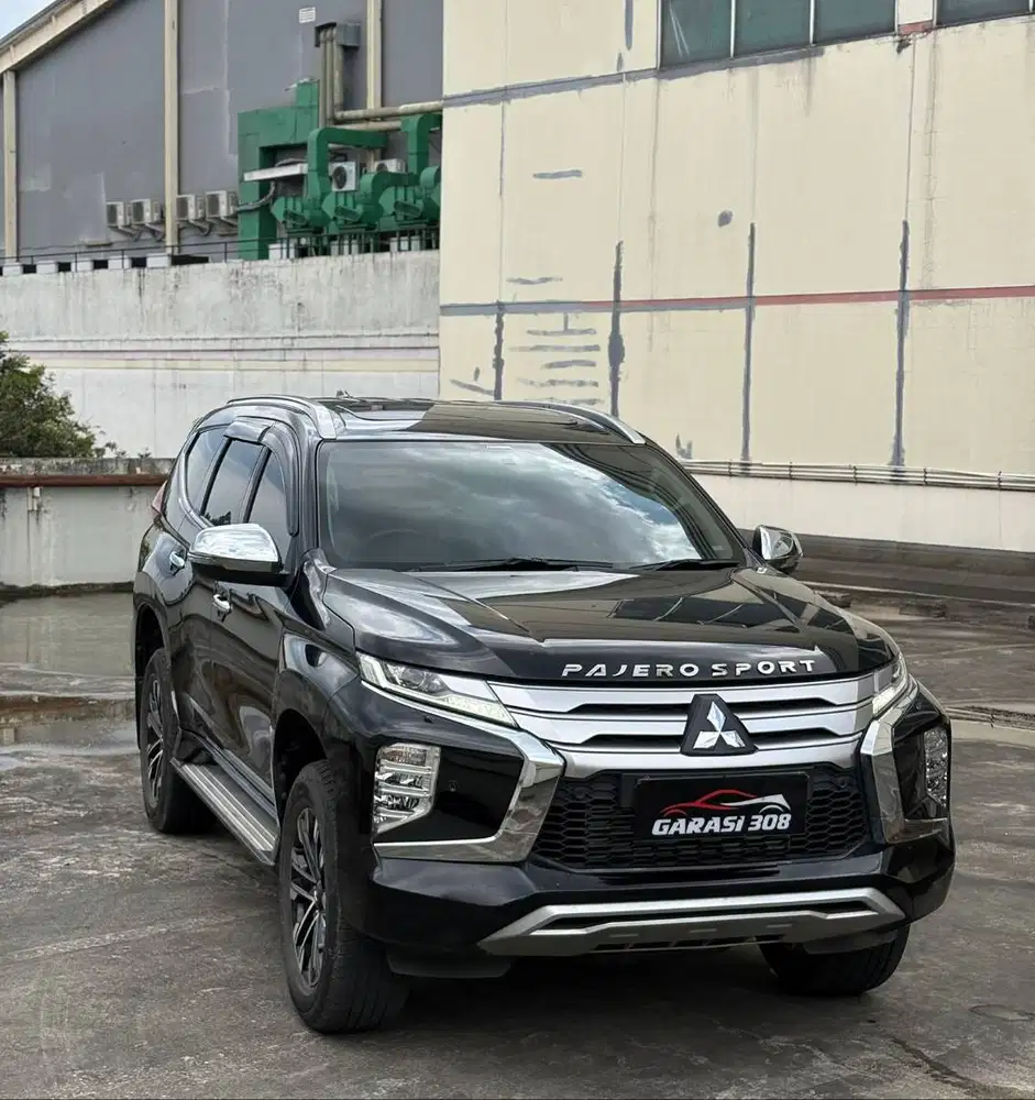 Mitsubishi Pajero Sport Dakar 4x2 AT Warna Hitam Tahun 2021 KM 90rb