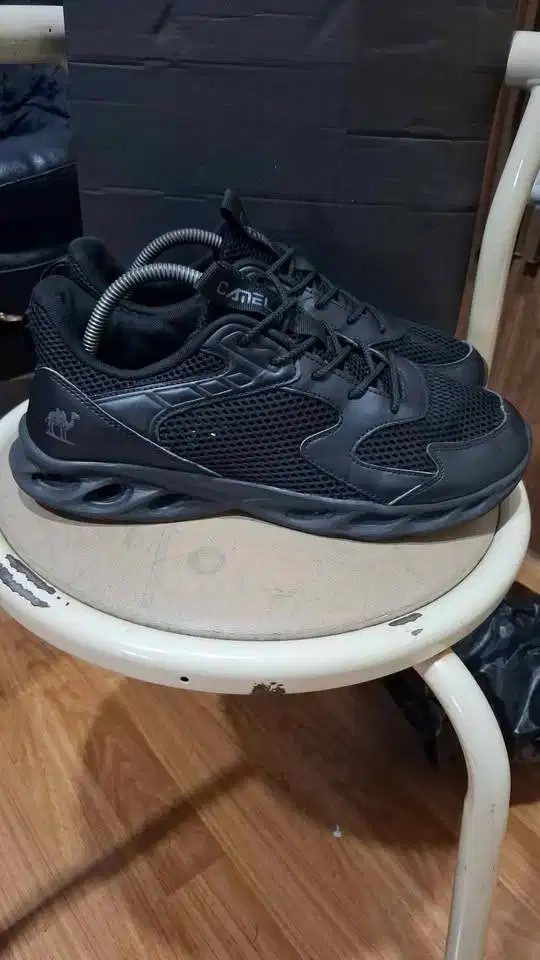 Sepatu Camel hitam