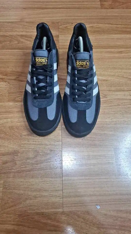 Sepatu samba adidas spesial