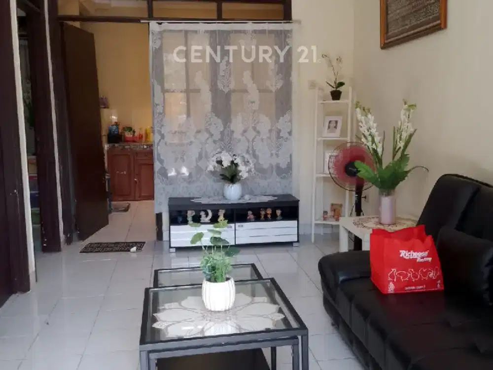 Rumah Siap Pakai Asri Di Lippo Cikarang Taman Lembah Hijau