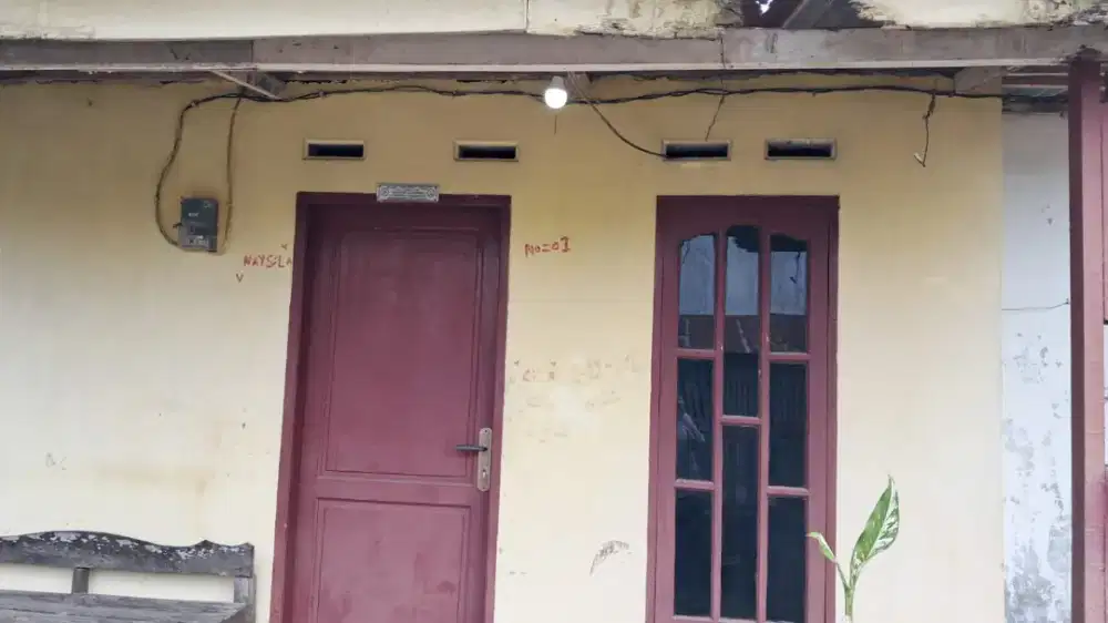 Di jual rumah/ harga nego ukuran tanah 14 M x 19 M