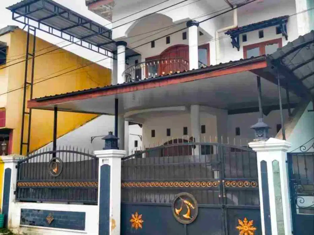 Rumah 2 Lantai Tengah Kota Strategis