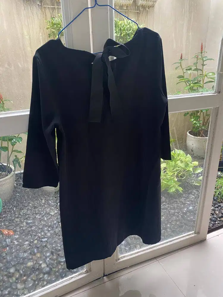 BLOUSE HITAM – MERK COTTON INK – ALLSIZE - PRELOVED