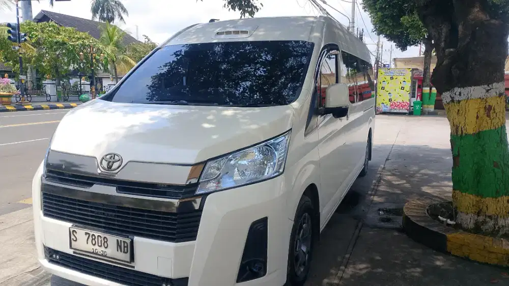 Persewaan Hiace premio
