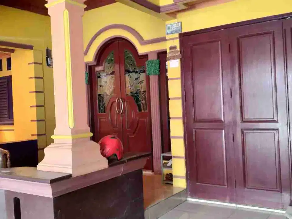 Dijual Rumah Mewah gaya eropa dengan Bangunan Kokoh di Atas Lahan Luas di Karawang Jawa Barat