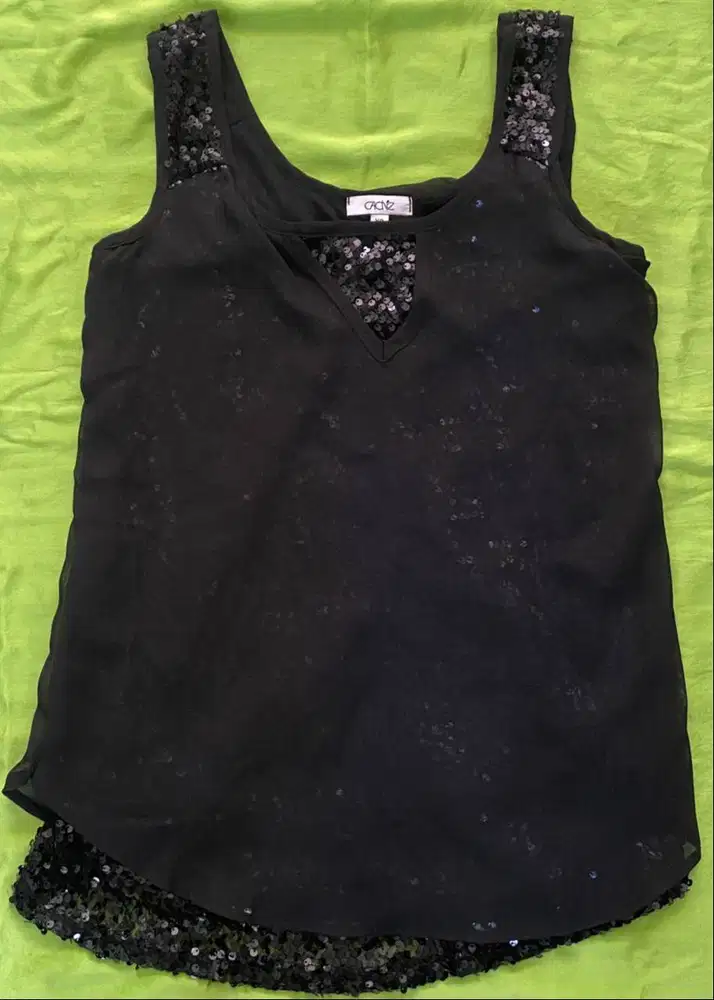 BLOUSE HITAM – MERK CACHE – XS - PRELOVED