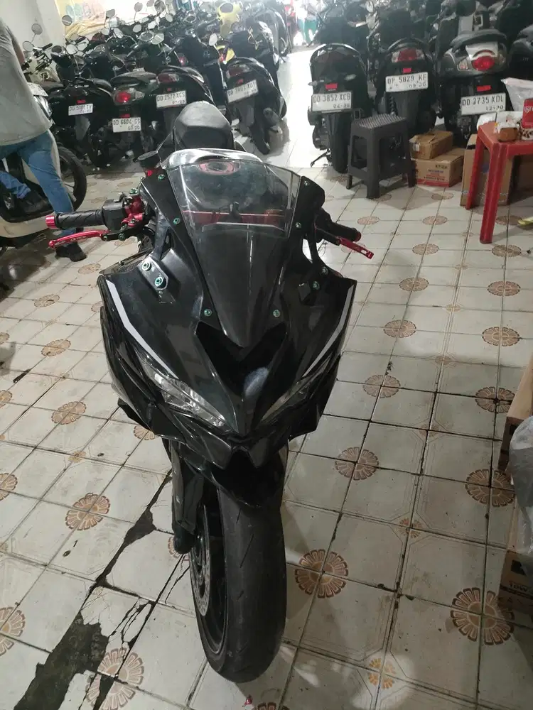 Kawasaki Ninja ZX-25R 2023 hitam plat DW