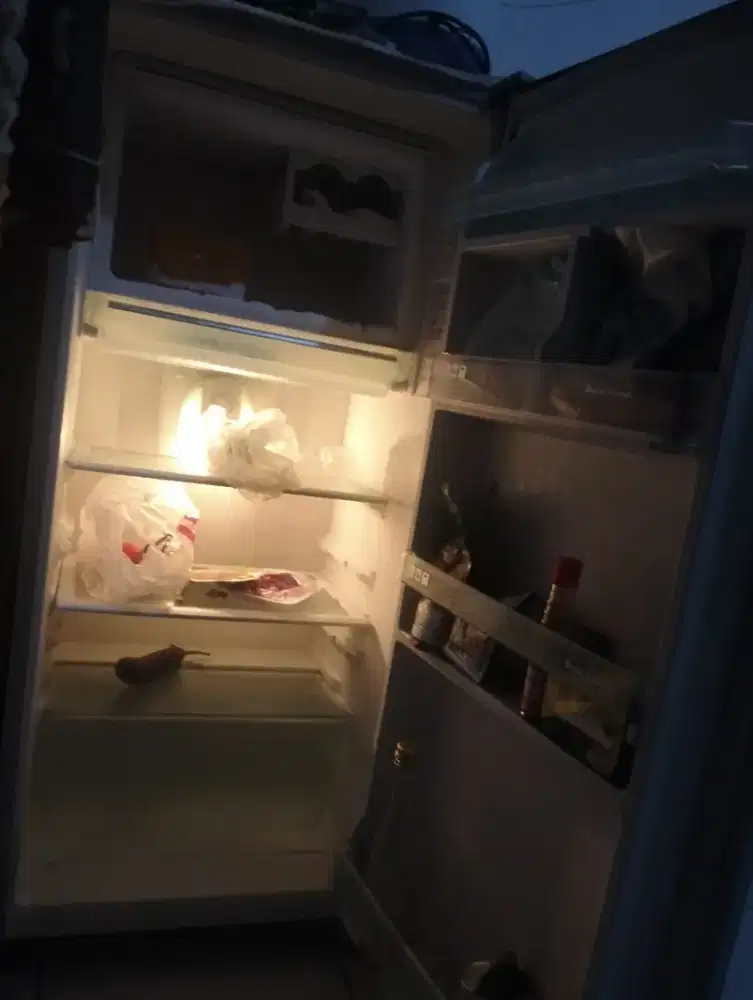 KULKAS POLYTRON 1 PINTU