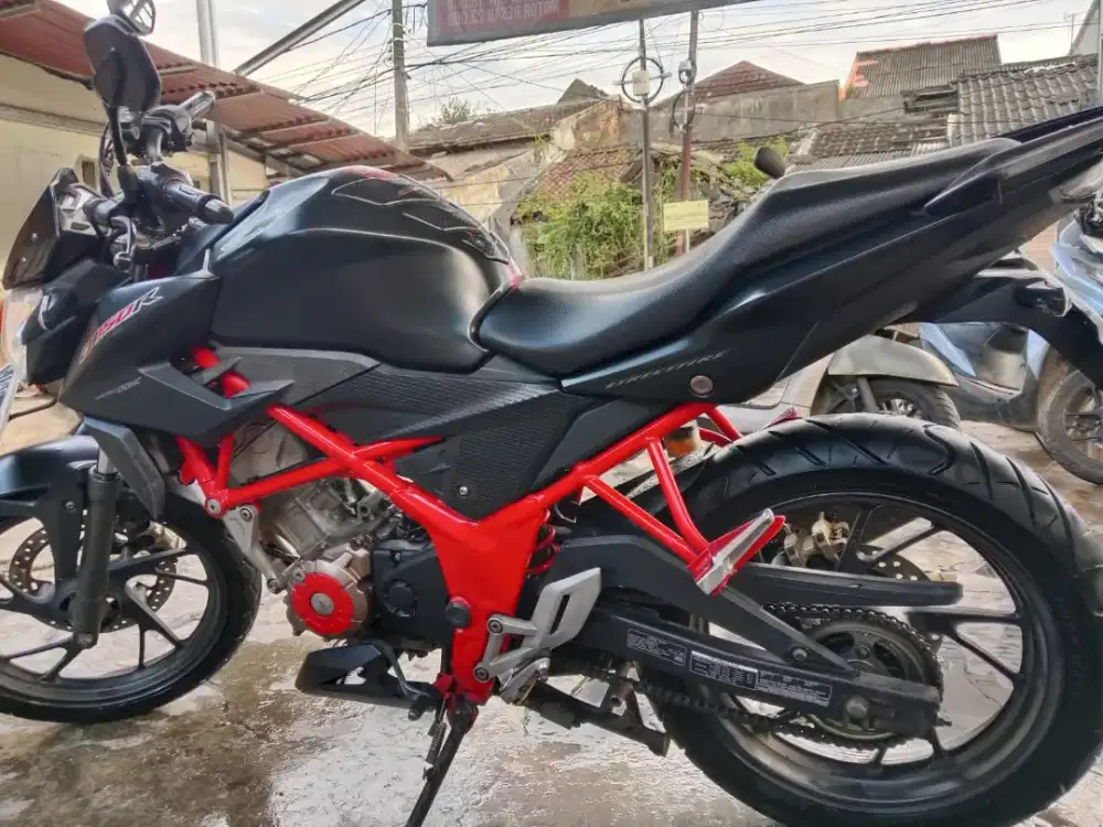 HONDA CBR 150 KONDISI BAIK