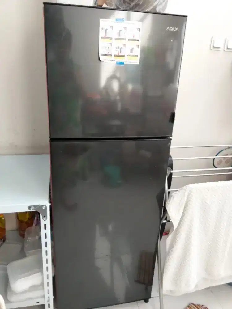 Kulkas 2 pintu merk aqua