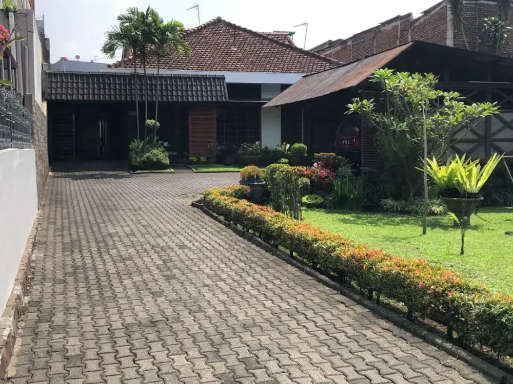 Dijual rumah asri siap huni Jalan Pahlawan Kota Bandung