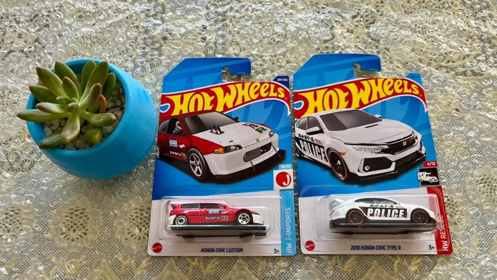Hot Wheels Civic Custom dan Civic Type R Police