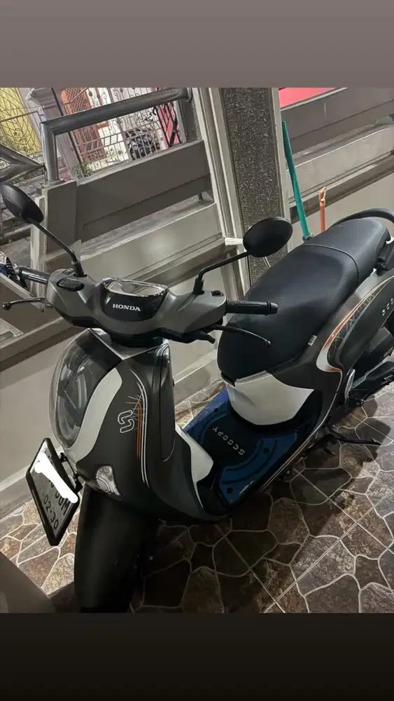 HONDA SCOOPY FASHION 2025 (Brown n White)